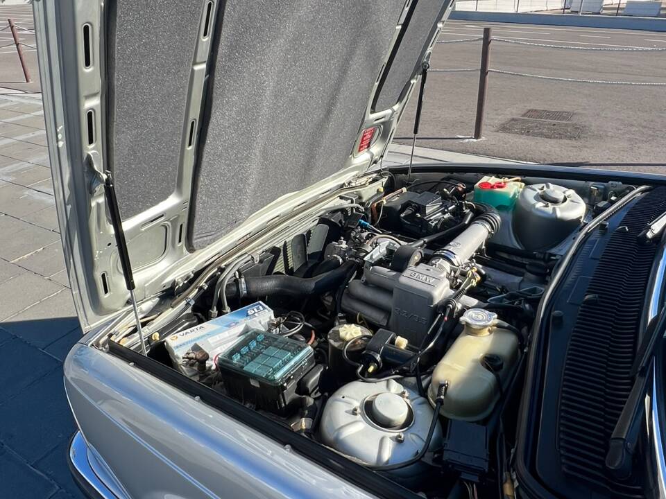 Image 14/36 of BMW 745i (1985)