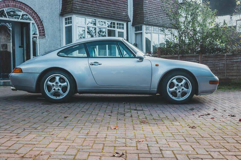 Image 15/50 of Porsche 911 Carrera (1994)