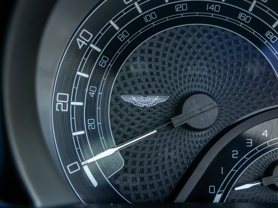 Image 20/50 of Aston Martin Cygnet (2013)