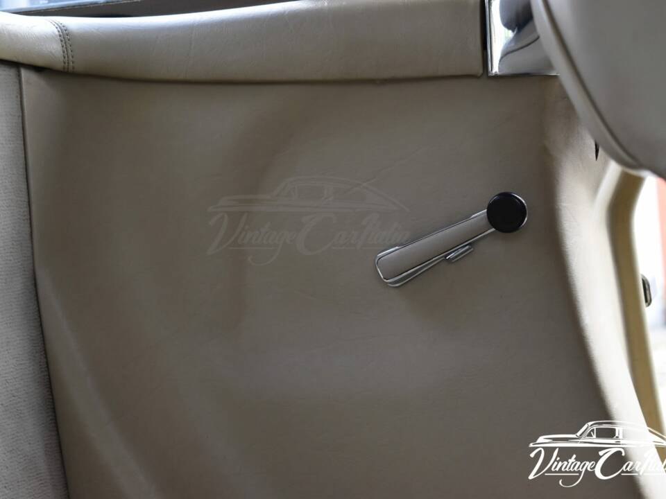 Image 62/75 de Mercedes-Benz 560 SL (1986)