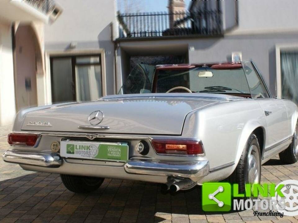 Image 4/50 of Mercedes-Benz 230 SL (1967)