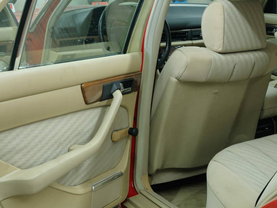 Bild 38/50 von Mercedes-Benz 260 SE (1986)