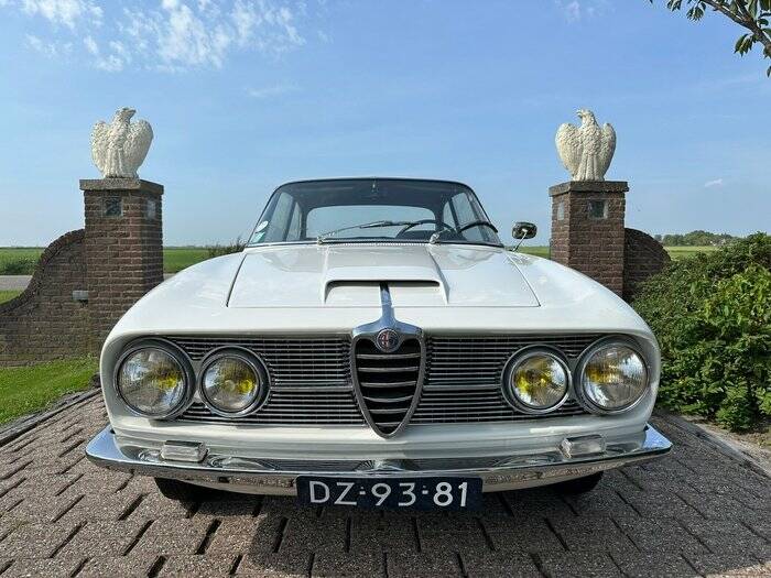 Imagen 4/7 de Alfa Romeo 2600 Sprint (1964)