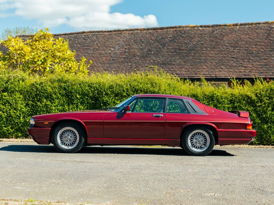 Image 17/50 of Jaguar XJR-S V12 Le Mans (1991)