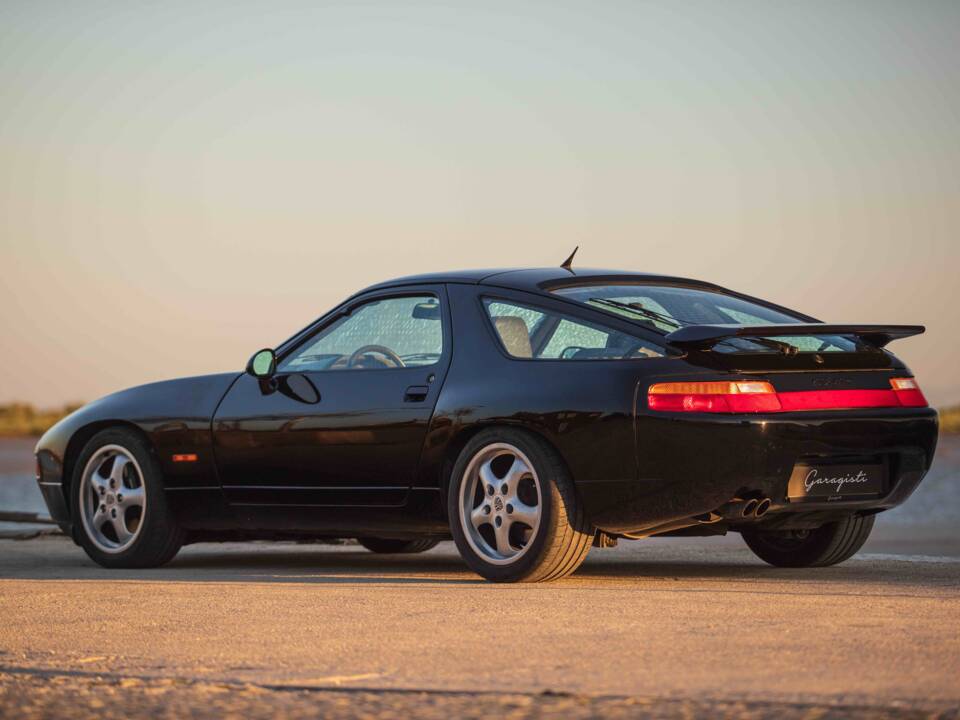 Image 25/63 of Porsche 928 GTS (1994)