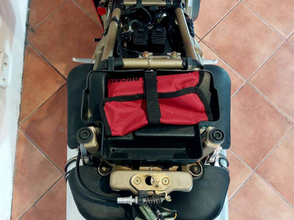 Image 48/57 of Ducati 916 (1997)
