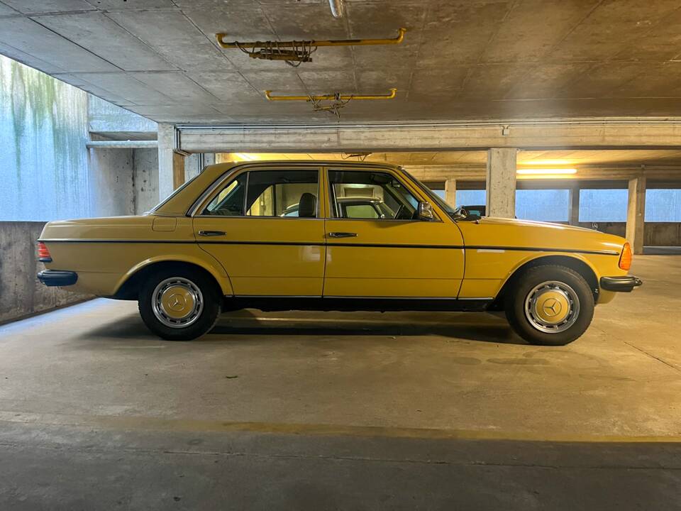 Image 4/139 of Mercedes-Benz 240 D (1978)