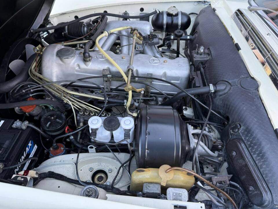Image 29/48 of Mercedes-Benz 280 SL (1970)