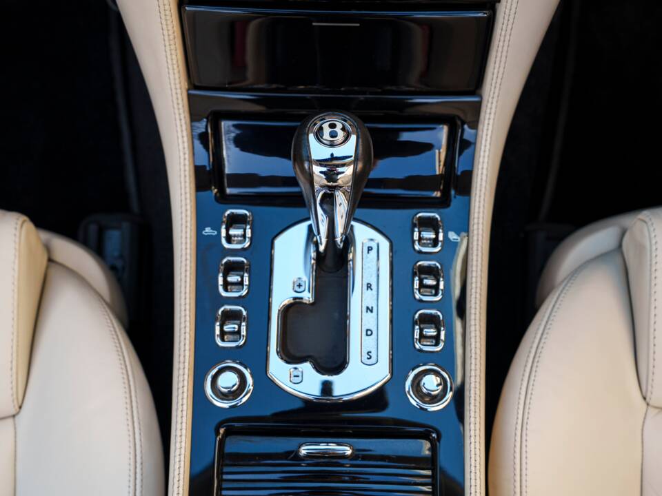 Bild 19/27 von Bentley Azure (2007)