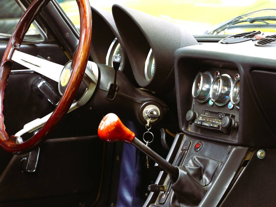 Image 16/25 of Alfa Romeo 2000 Spider Veloce (1982)