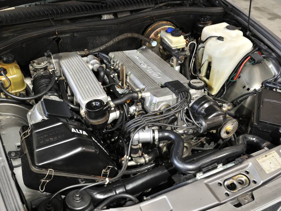 Bild 2/34 von Alfa Romeo 75 2.0 Twin Spark (1988)