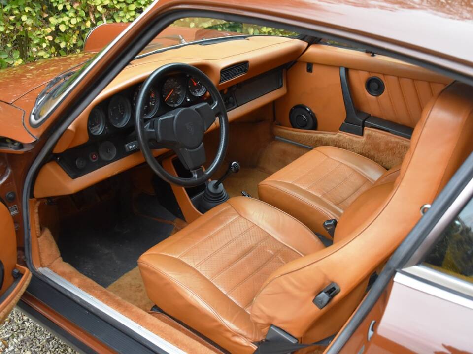 Image 17/37 de Porsche 911 Carrera 3.0 (1977)