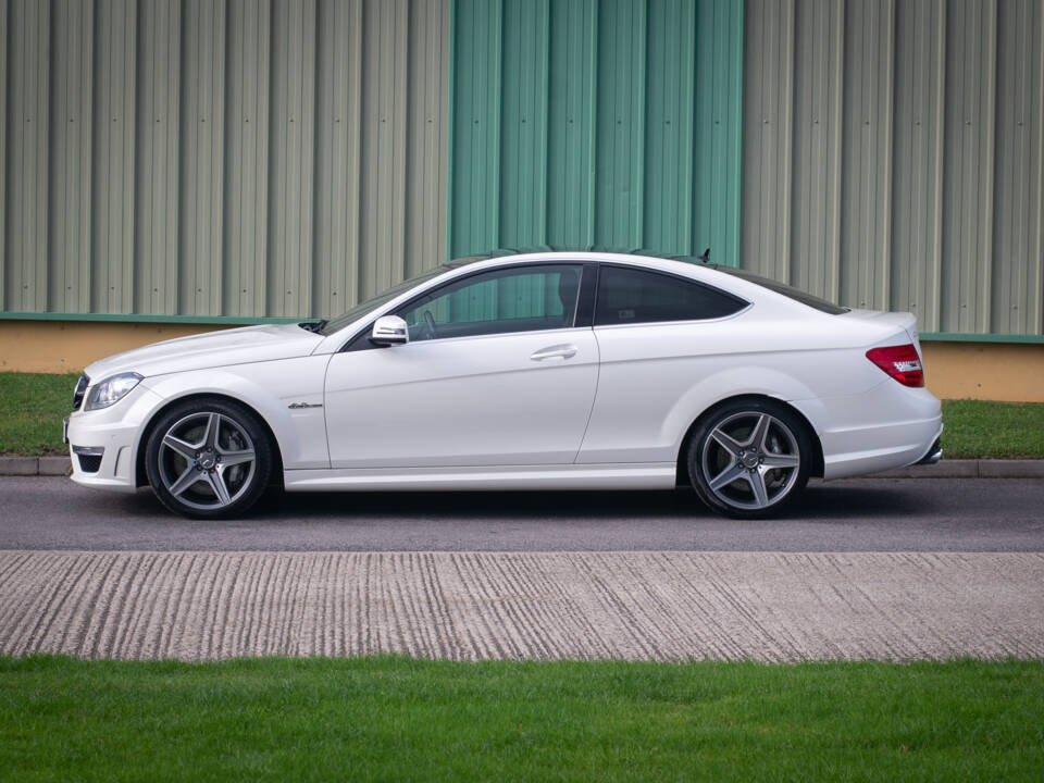 Image 3/25 of Mercedes-Benz C 63 AMG (2012)