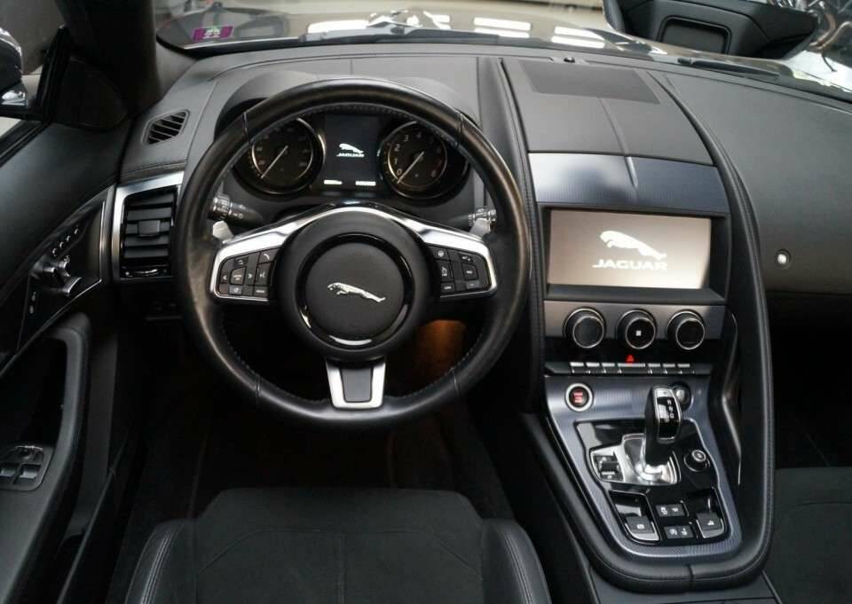 Image 11/50 of Jaguar F-Type (2019)