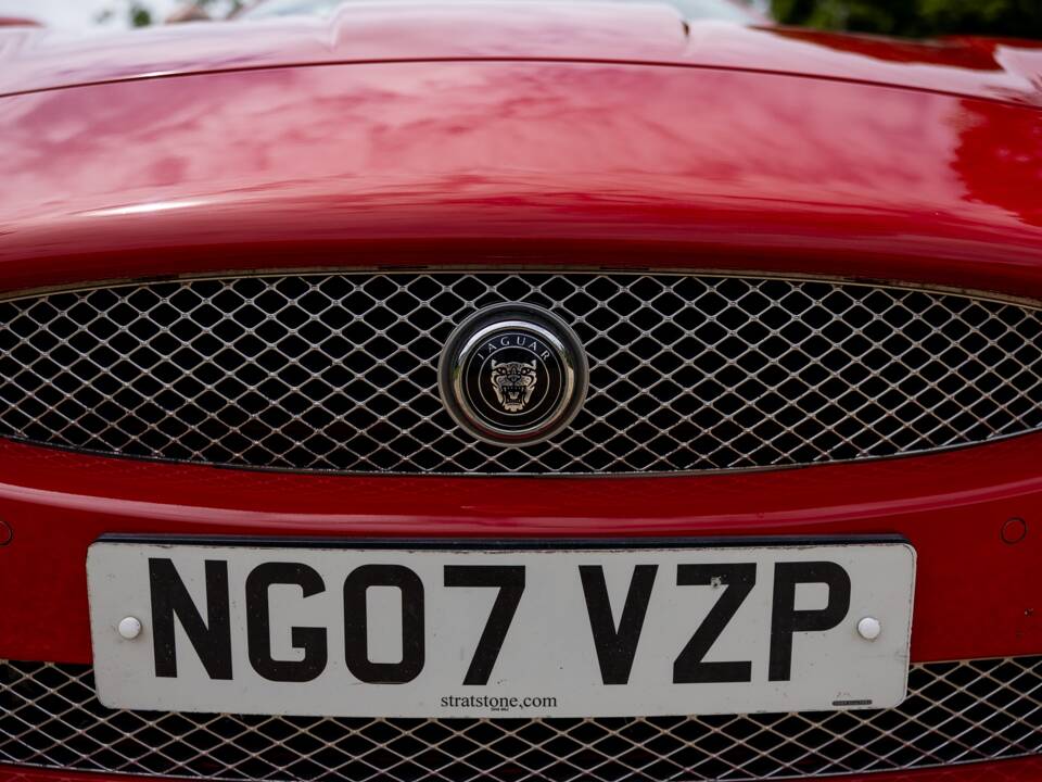 Image 16/50 of Jaguar XKR (2007)