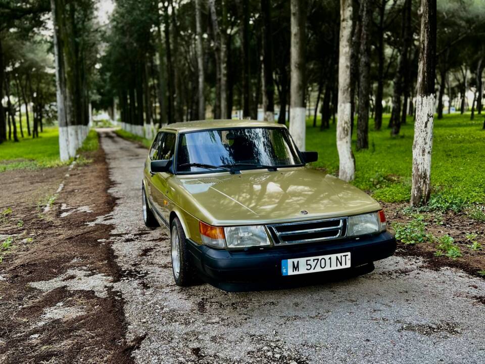Image 23/50 of Saab 900 (1992)