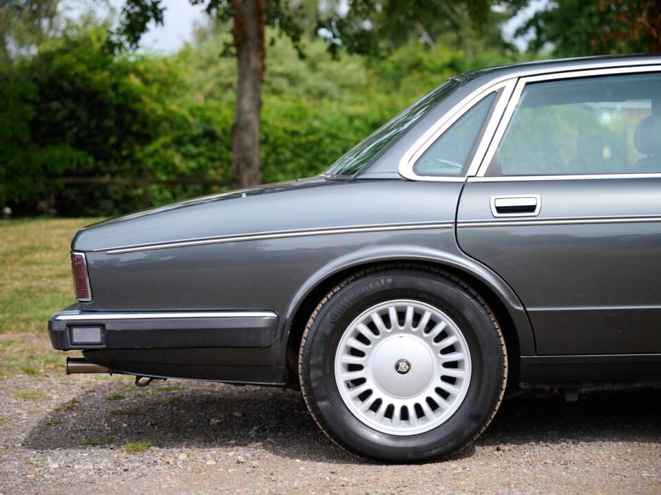 Afbeelding 35/50 van Jaguar XJ12 6.0 (1994)