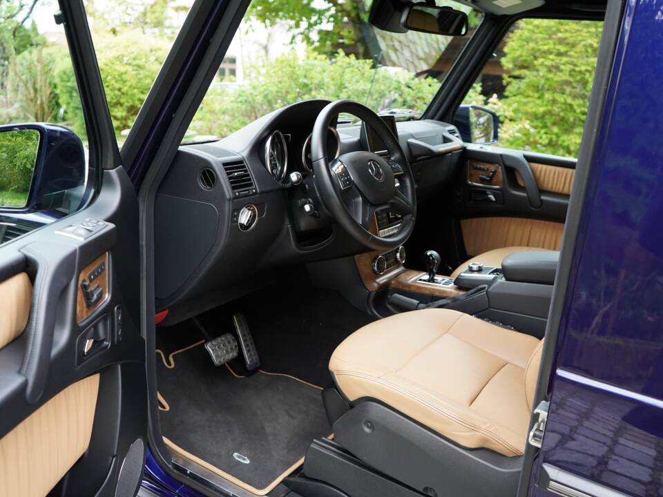 Image 2/17 of Mercedes-Benz G 500 (LWB) (2013)