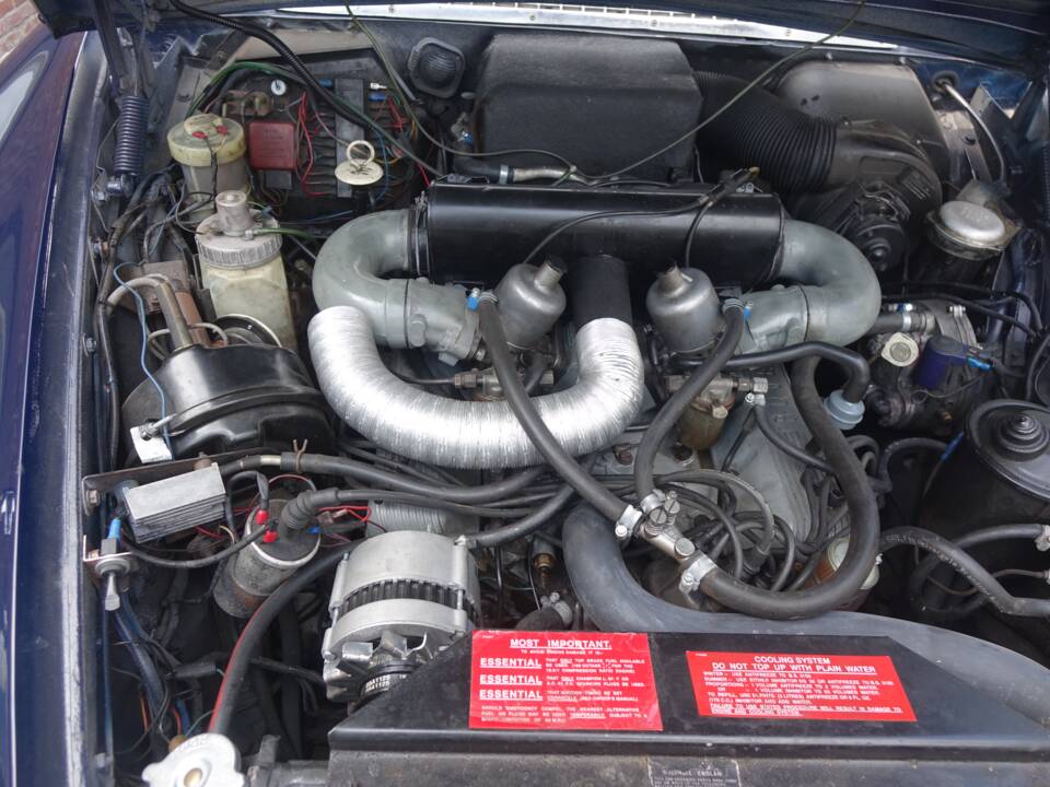 Image 13/28 of Rover 3.5 Litre Coupe (1973)