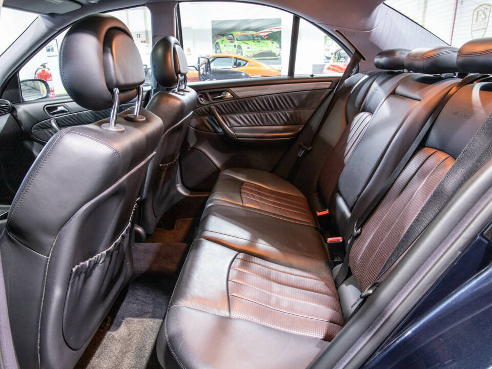 Bild 15/18 von Mercedes-Benz C 32 AMG (2001)