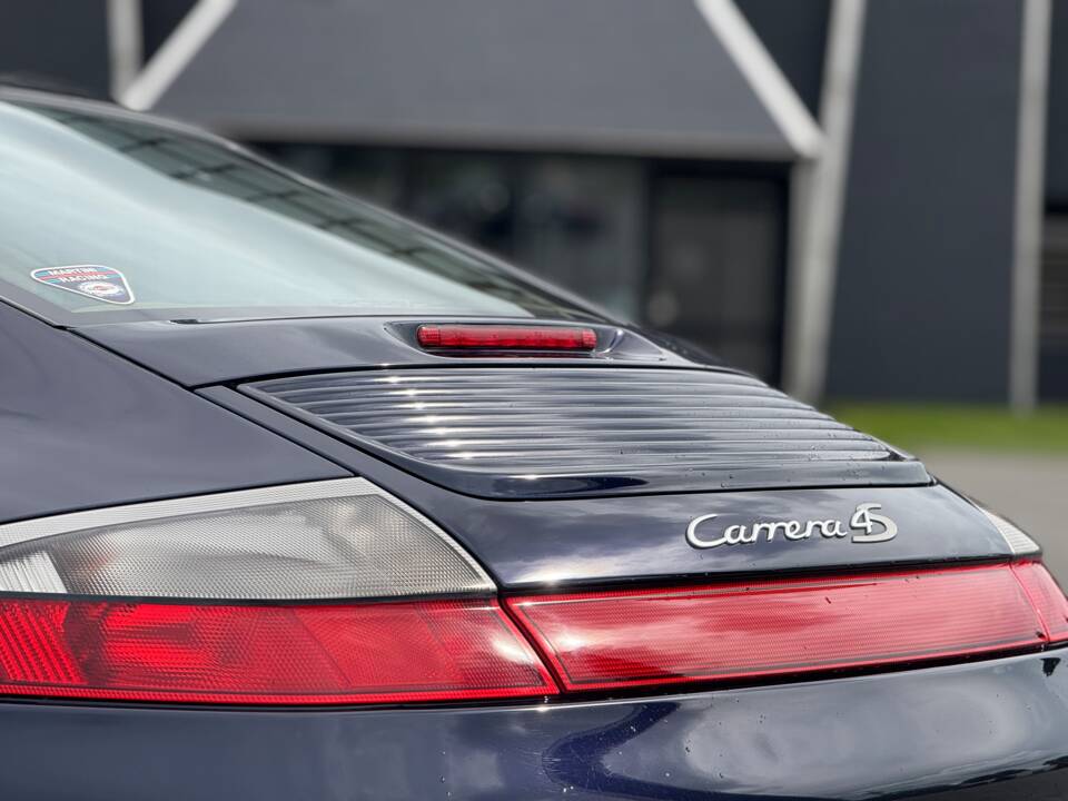 Image 10/42 de Porsche 911 Carrera 4S (2003)