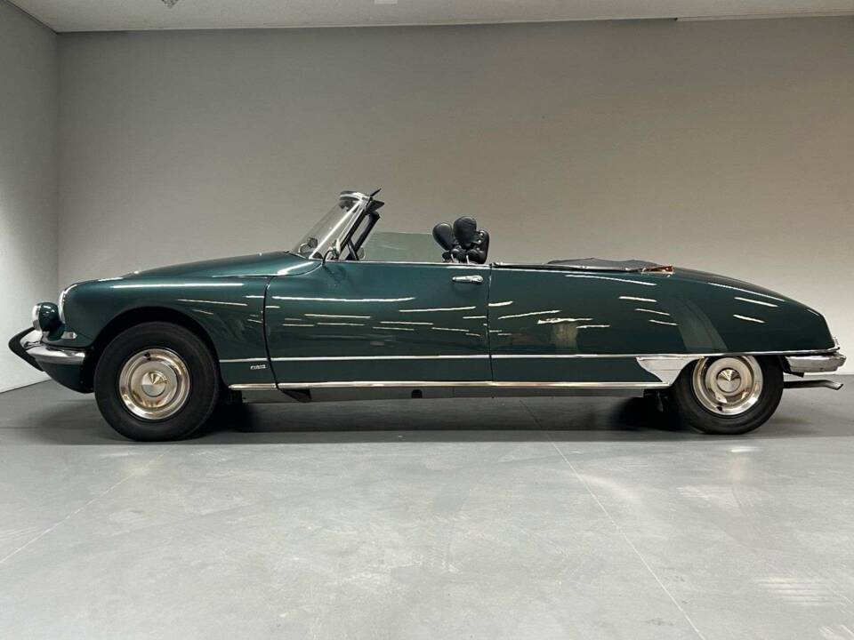 Image 4/15 de Citroën DS 21 (1969)