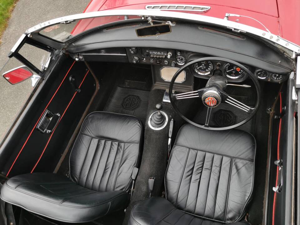 Image 16/58 of MG MGB (1968)