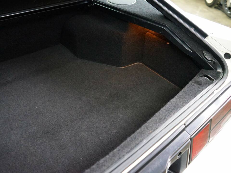 Image 36/55 of Mitsubishi Starion (1989)