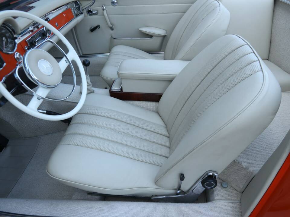 Image 27/50 of Mercedes-Benz 230 SL (1964)
