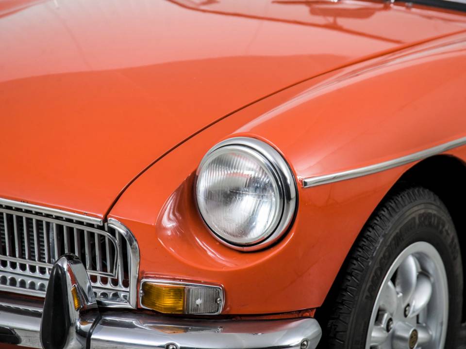 Image 21/50 of MG MGB (1972)