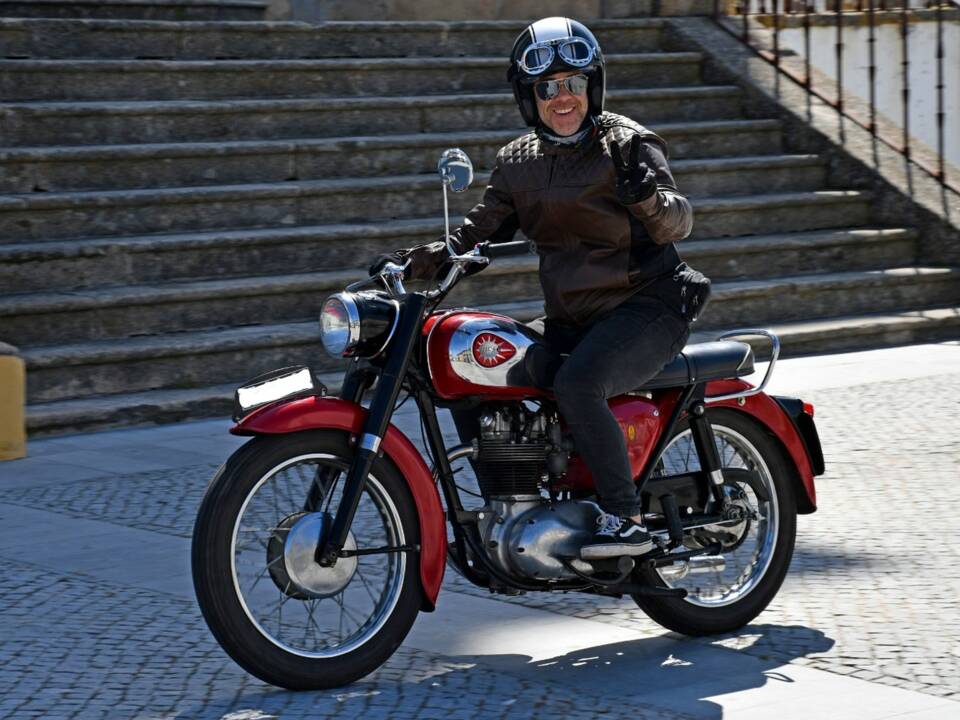 Image 7/51 of BSA B 44 (1966)