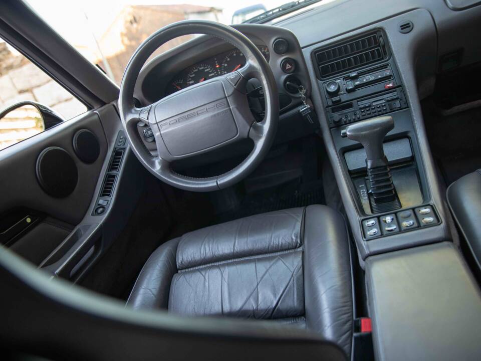 Image 50/63 of Porsche 928 GTS (1994)