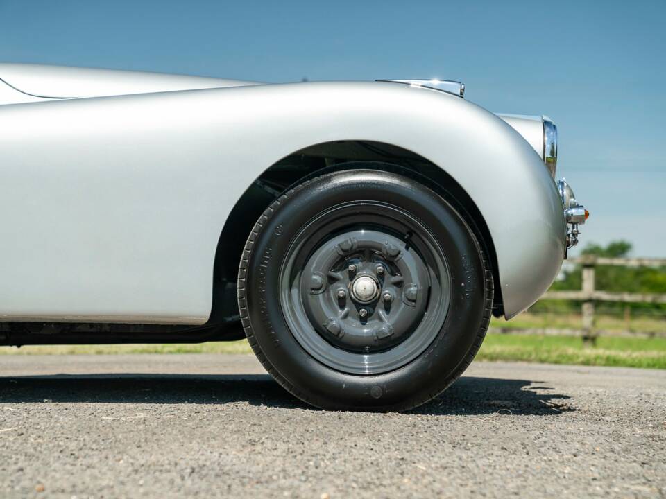 Image 33/50 of Jaguar XK 120 OTS (1951)