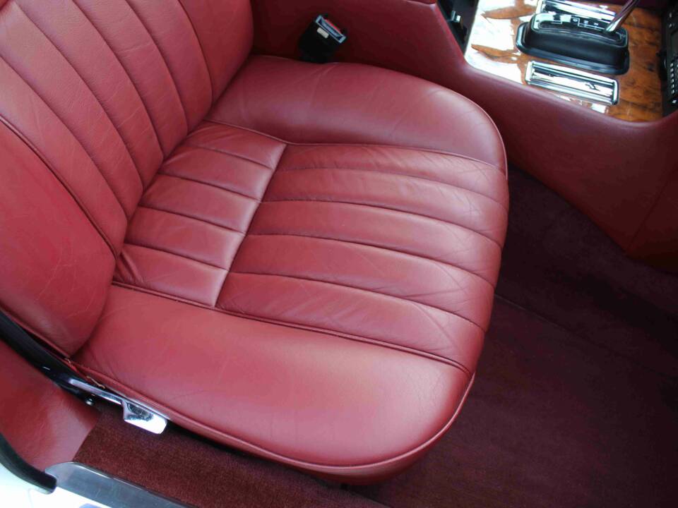 Bild 44/68 von Jaguar XJ 6 4.2 (1985)