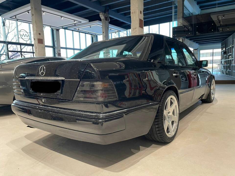 Immagine 5/8 di Mercedes-Benz 500 E (1996)