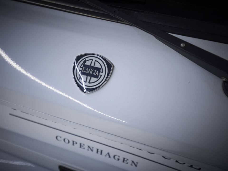 Image 3/93 of Lancia Delta HF Integrale Evoluzione I (1992)