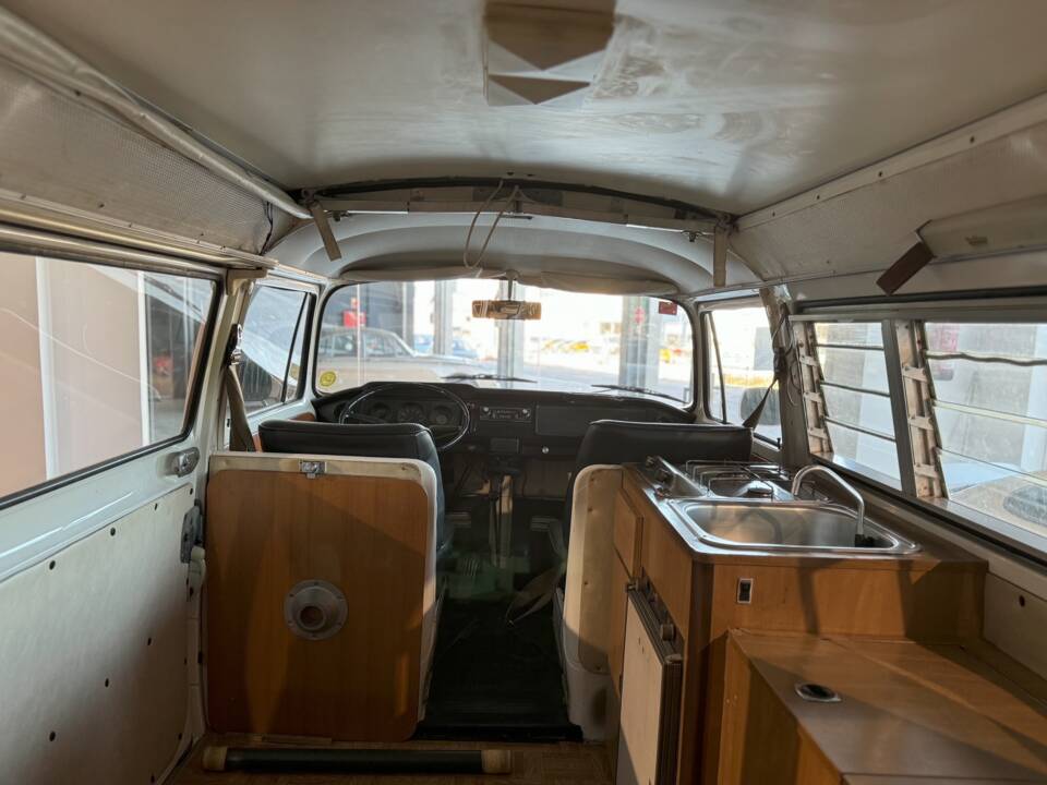 Bild 33/41 von Volkswagen T2b Camper (1981)