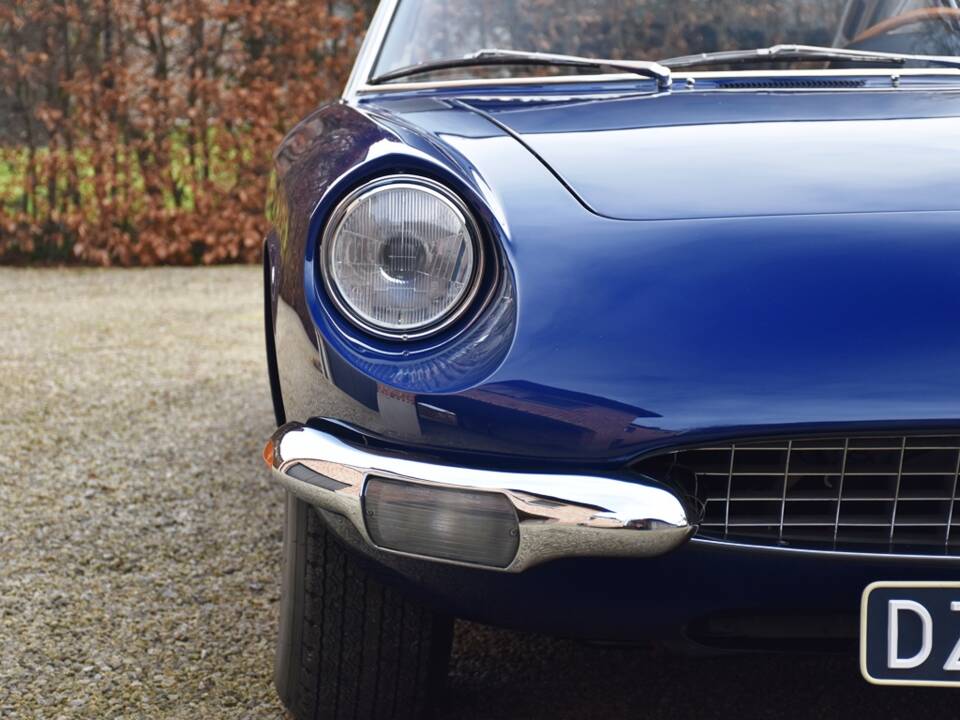 Image 18/55 of Ferrari 365 GT 2+2 (1968)