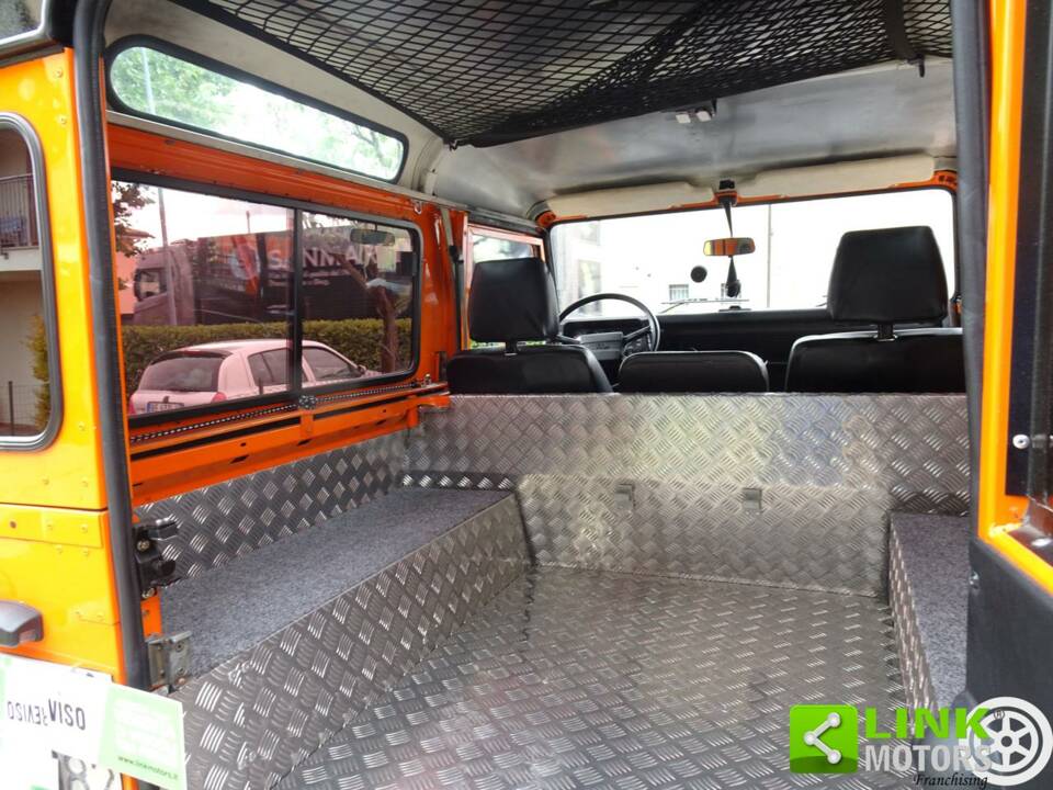 Image 25/38 of Land Rover 90 (1987)