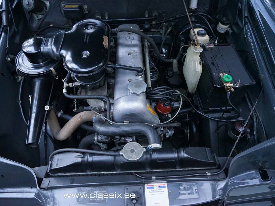 Image 24/24 of Mercedes-Benz 220 S b (1965)