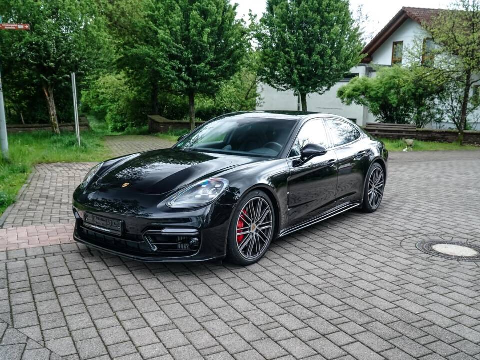 Image 2/11 of Porsche Panamera GTS (2018)