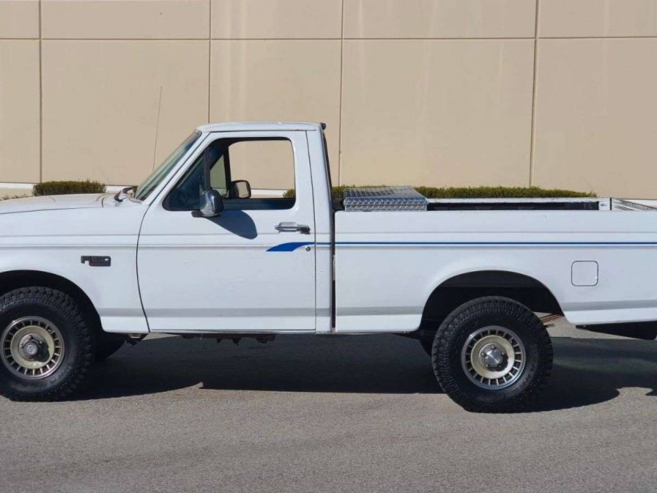 Image 8/20 of Ford F-150 (1992)