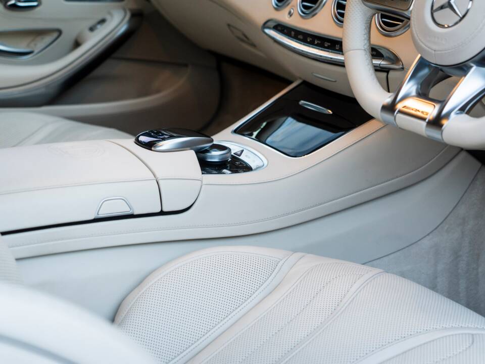 Image 30/48 of Mercedes-Benz S 63 AMG S 4MATIC (2018)