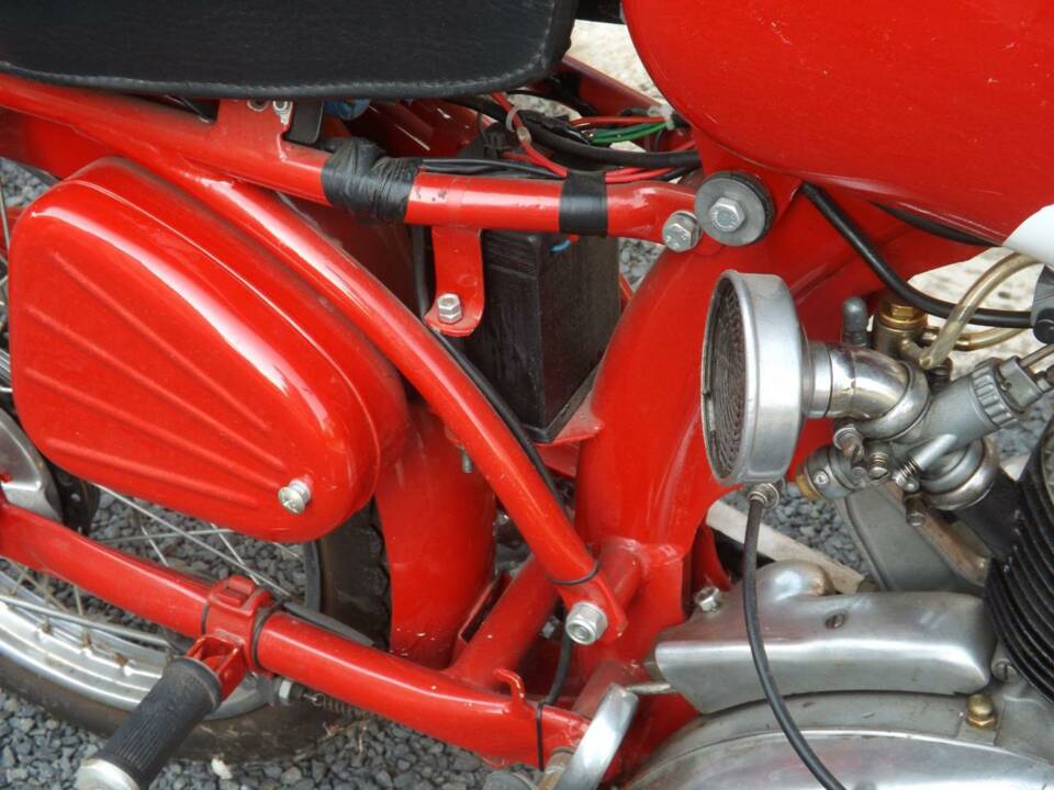 Image 21/50 of Benelli Leoncino 2T (1959)