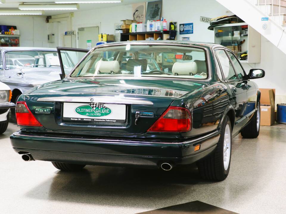 Bild 27/29 von Jaguar XJ6 3.2 Executive (1997)