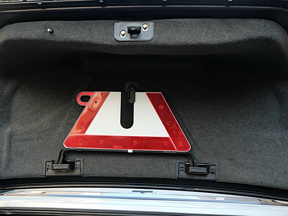 Image 62/74 of Mercedes-Benz E 320 (1997)