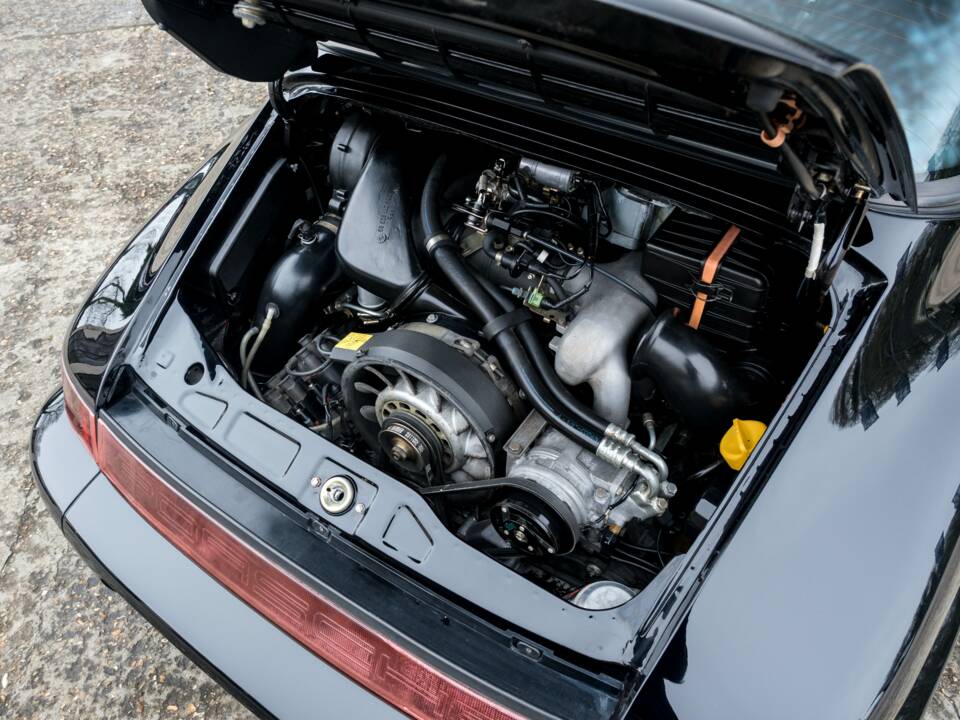 Bild 26/29 von Porsche 911 Carrera 2 (1990)