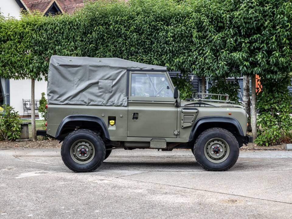 Bild 2/41 von Land Rover Defender 90 Td5 (1998)