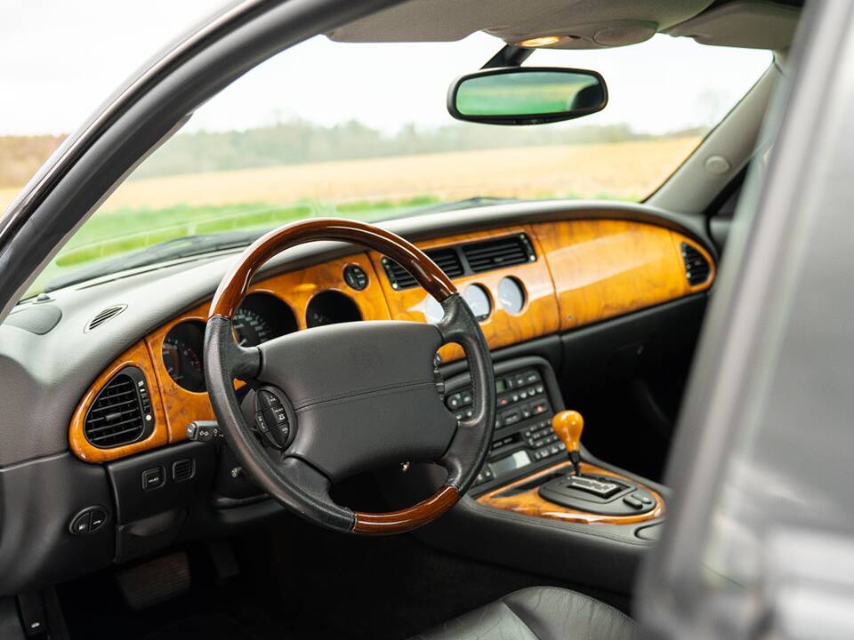 Bild 20/37 von Jaguar XKR (2001)