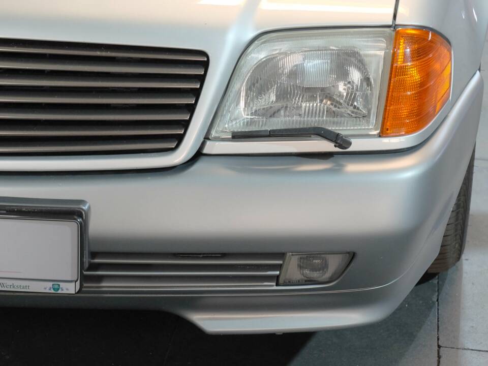 Image 21/51 of Mercedes-Benz 500 SL (1992)